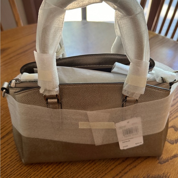 Coach Pebble Leather. New with tags. Gold. - Picture 2 of 10